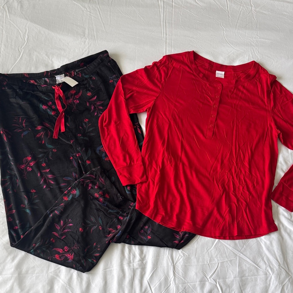 Women’s Holiday Pajama Set – Red Henley Top + Floral Pants – Size L – NWT